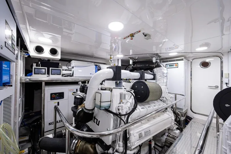 Zephyr Yacht Photos Pics Ocean Alexander 100 ZEPHYR -Interior -Engine Room