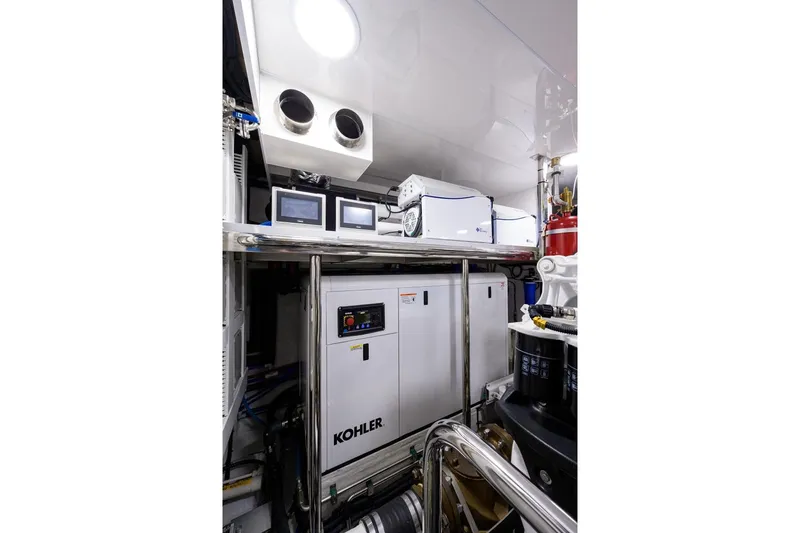 Zephyr Yacht Photos Pics Ocean Alexander 100 ZEPHYR -Interior -Engine Room