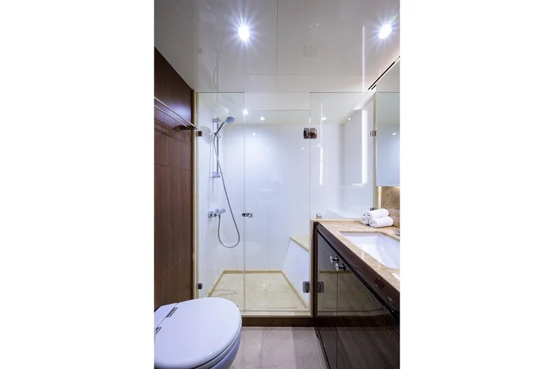 Zephyr Yacht Photos Pics Ocean Alexander 100 ZEPHYR -Interior - Guest Stateroom Starboard Ensuite Head