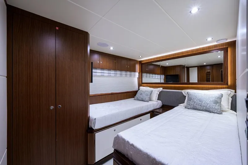 Zephyr Yacht Photos Pics Ocean Alexander 100 ZEPHYR -Interior - Guest Stateroom Starboard