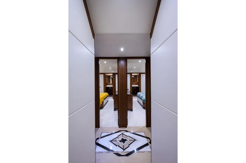 Zephyr Yacht Photos Pics Ocean Alexander 100 ZEPHYR -Interior - Guest Cabin Entry