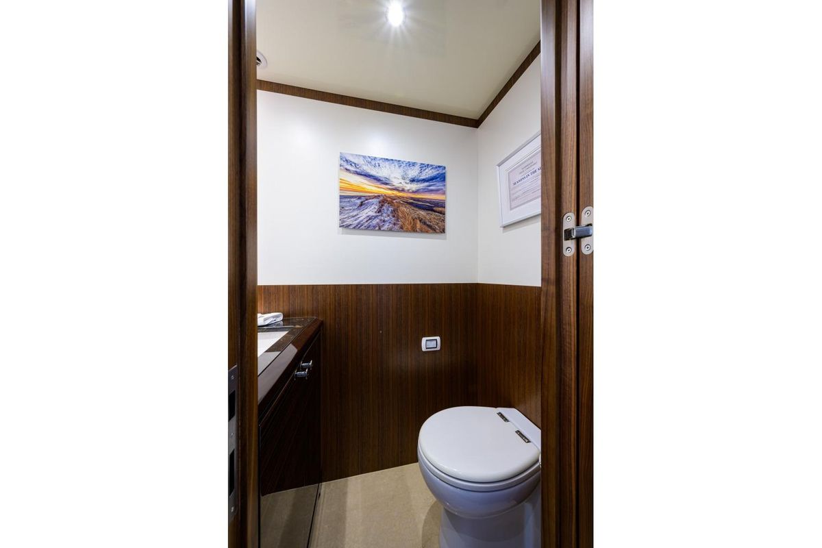 2019 Ocean Alexander 100 