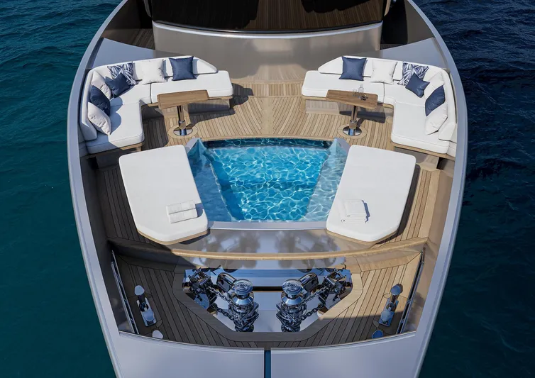 Viper 130 Yacht Photos Pics 