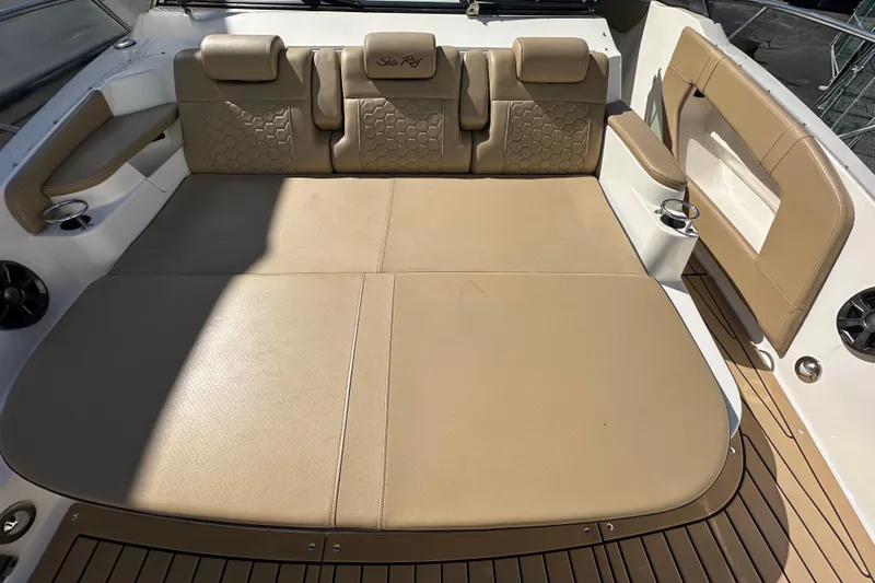  Yacht Photos Pics Luxurious seating area on 2020 Sea Ray Sundancer 320 Outboard with tan upholstery.