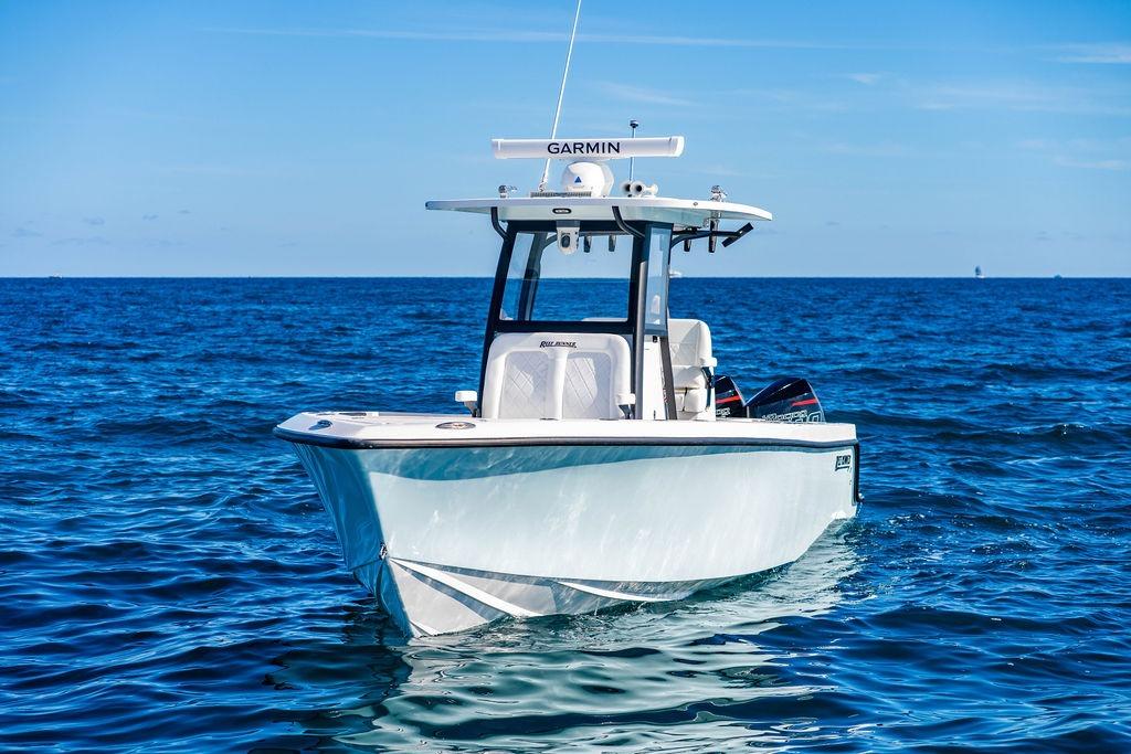 2026 Reef Runner 280 boat cruising on open blue ocean waters.