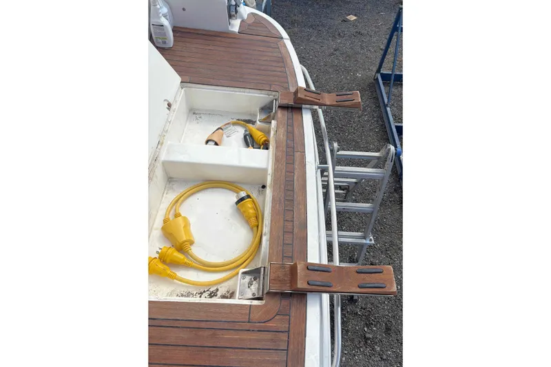 Pilot House Yacht Photos Pics 2003 Sealine F42/5 yacht deck with storage compartment and yellow power cables.