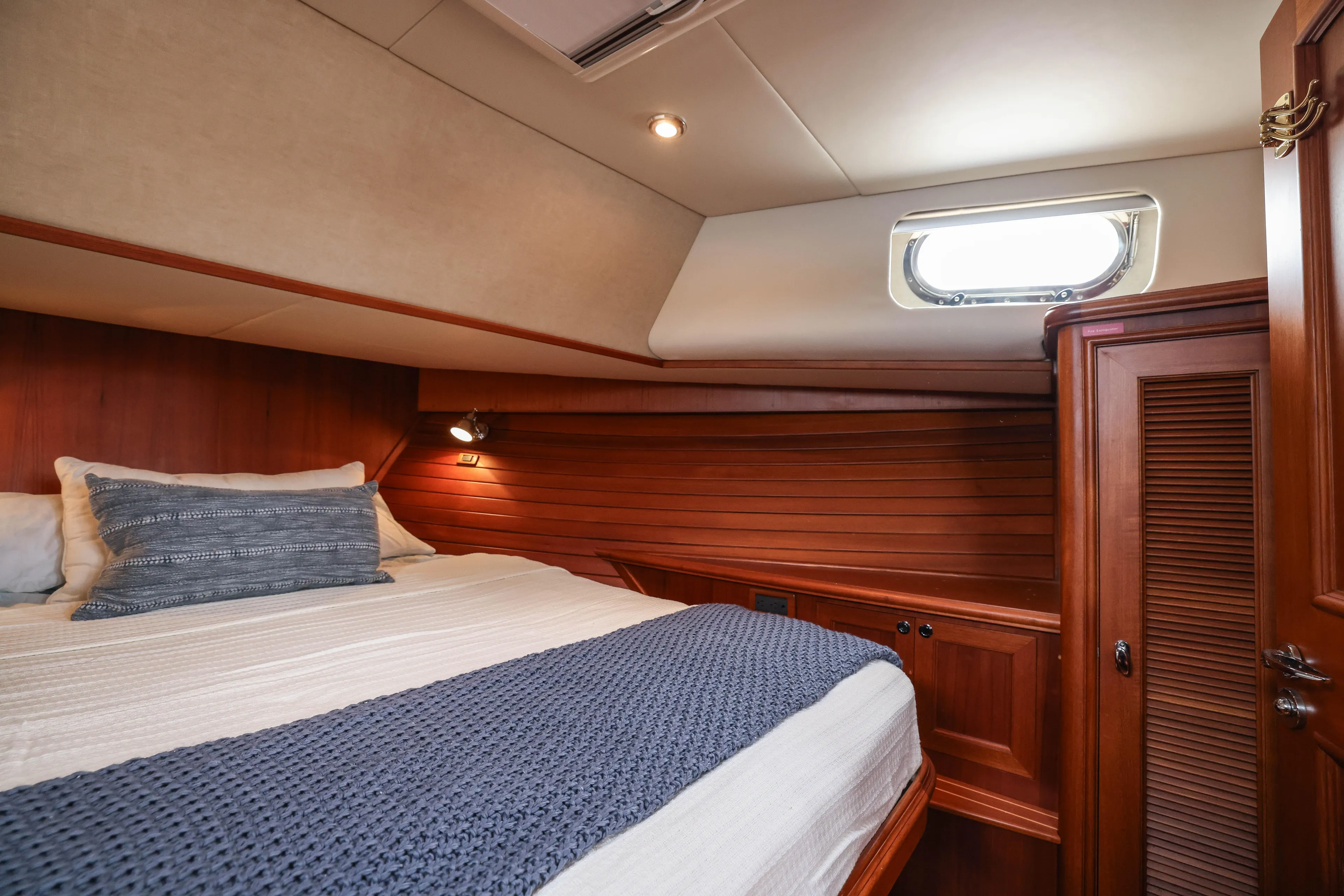 Aryeh Yacht Photos Pics Luxurious cabin interior of 2008 Grand Banks EASTBAY 39 SX yacht.