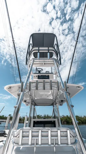  Yacht Photos Pics 2023 Contender 39 ST boat tower against a bright, cloudy sky.