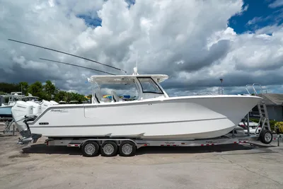 Front Runner 37 Catamaran