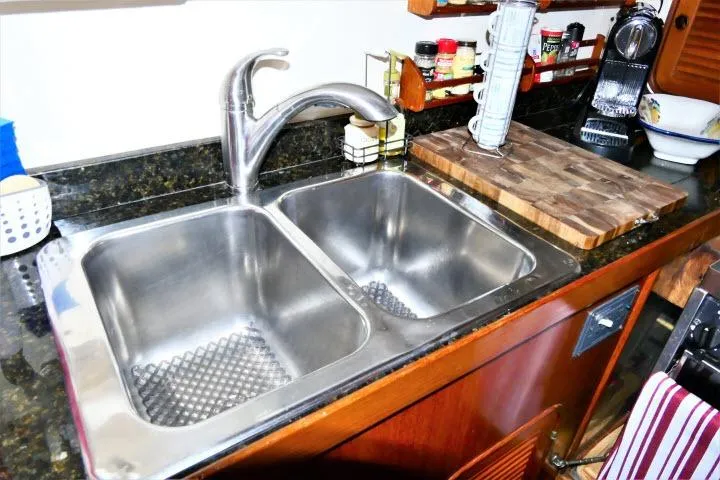 Avenir Yacht Photos Pics Double stainless steel sink in 1982 Ta Shing Mason 63 yacht kitchen.