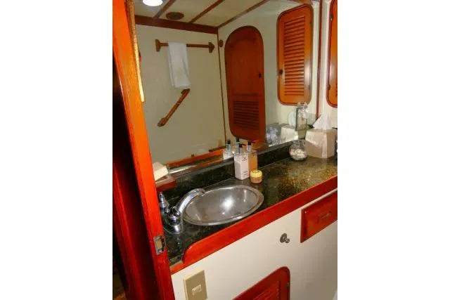 Avenir Yacht Photos Pics 1982 Ta Shing Mason 63 yacht bathroom with wooden accents and granite countertop.