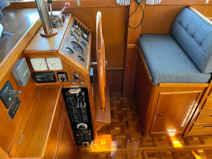  Yacht Photos Pics Interior view of Grand Banks 32 Trawler helm, year 1990.