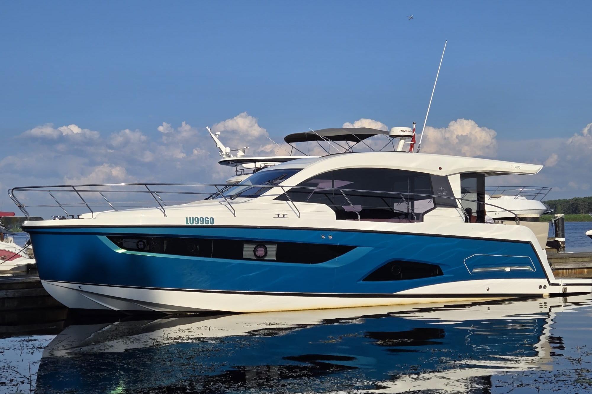 2023 Sealine C390