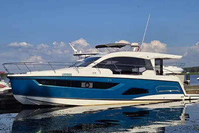2023 Sealine C390