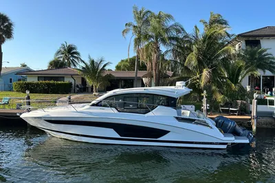 2020 Four Winns Vista 355 Coupe