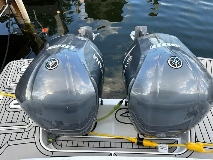 Olivia Yacht Photos Pics Twin Yamaha outboard engines on a 2020 Four Winns Vista 355 Coupe boat.