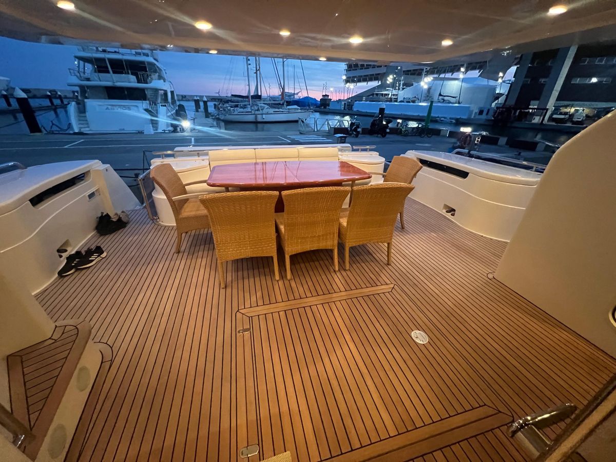 2006 Ferretti Yachts 83 