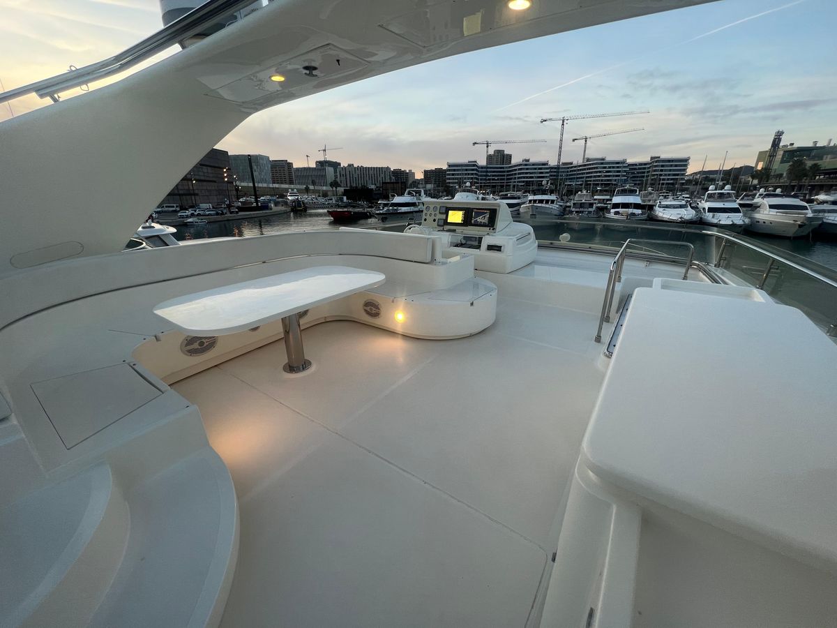 2006 Ferretti Yachts 83 