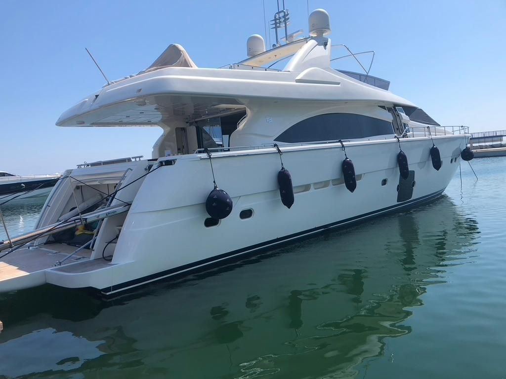 2006 Ferretti Yachts 83 