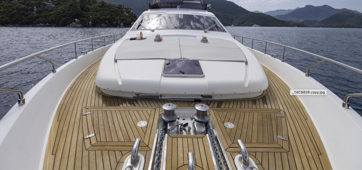 2006 Ferretti Yachts 83 