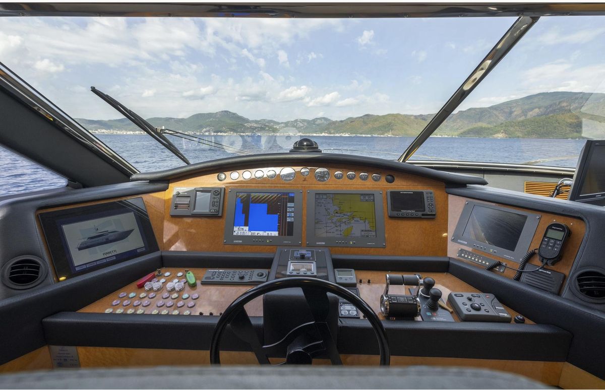 2006 Ferretti Yachts 83 