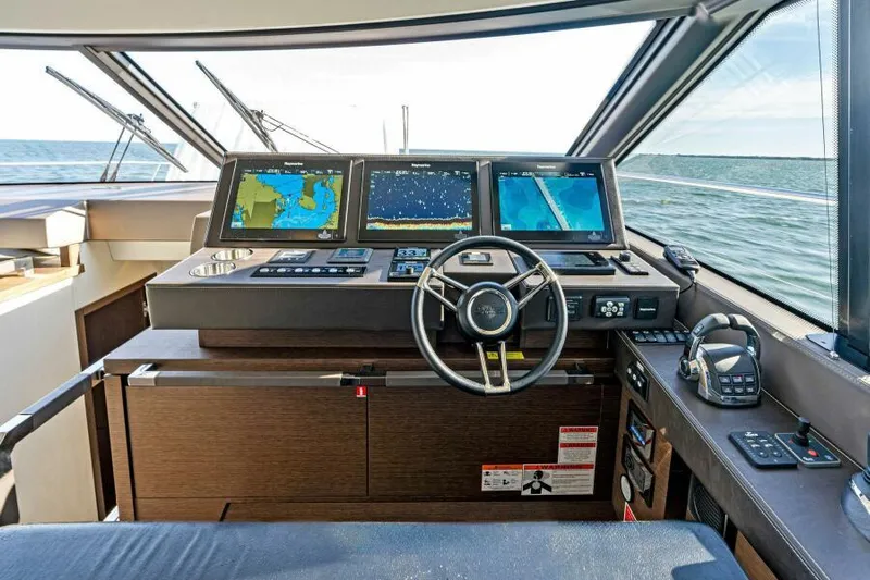 Rt Time Yacht Photos Pics Helm