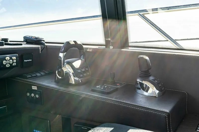 Rt Time Yacht Photos Pics Helm Throttle