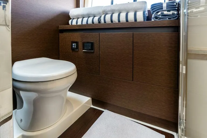 Rt Time Yacht Photos Pics VIP Stateroom Head