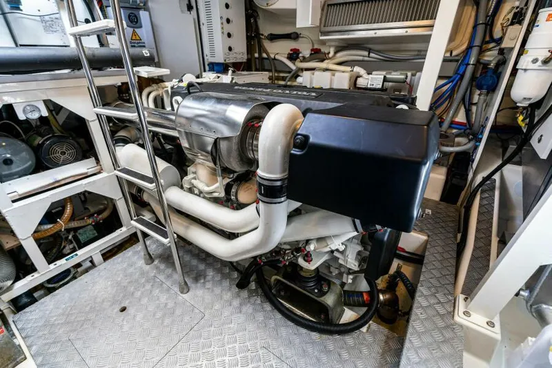 Rt Time Yacht Photos Pics Engine Room