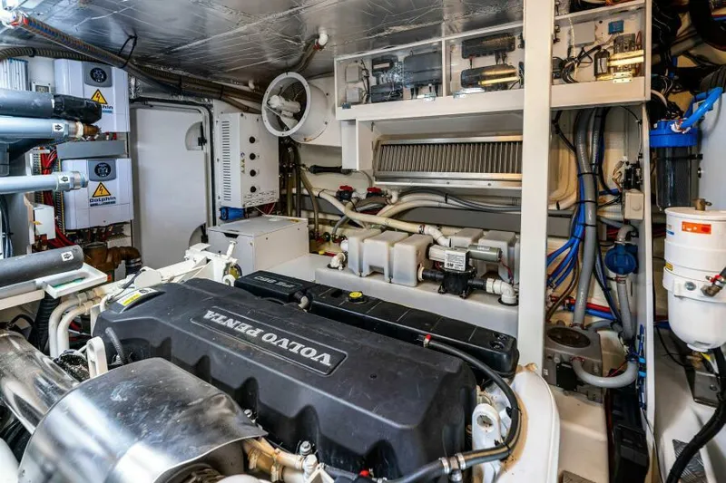 Rt Time Yacht Photos Pics Engine Room