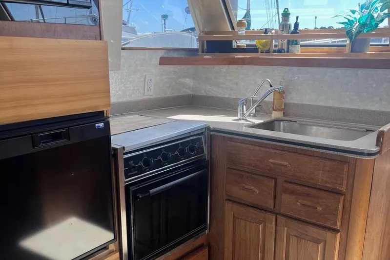 Dulcita Yacht Photos Pics 