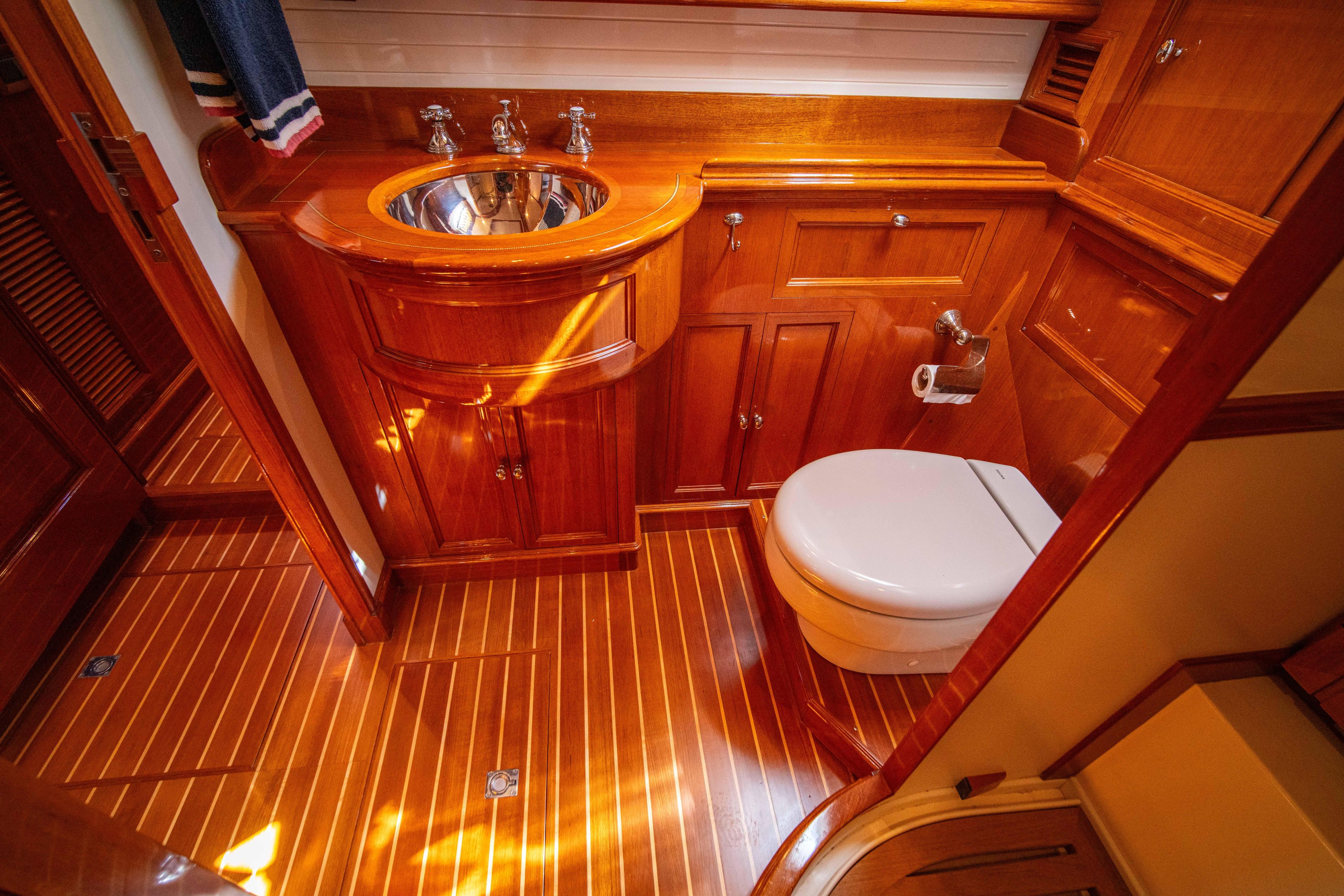 2004 Grand Banks 58 