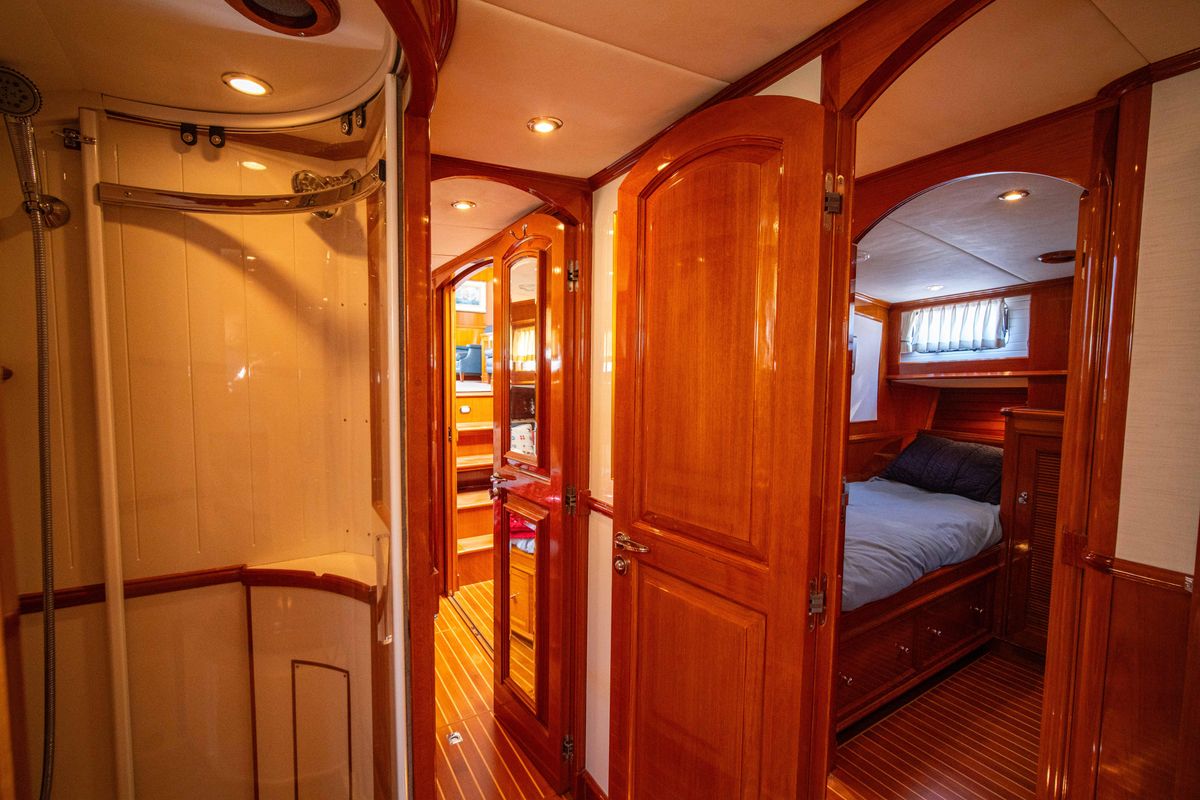 2004 Grand Banks 58 