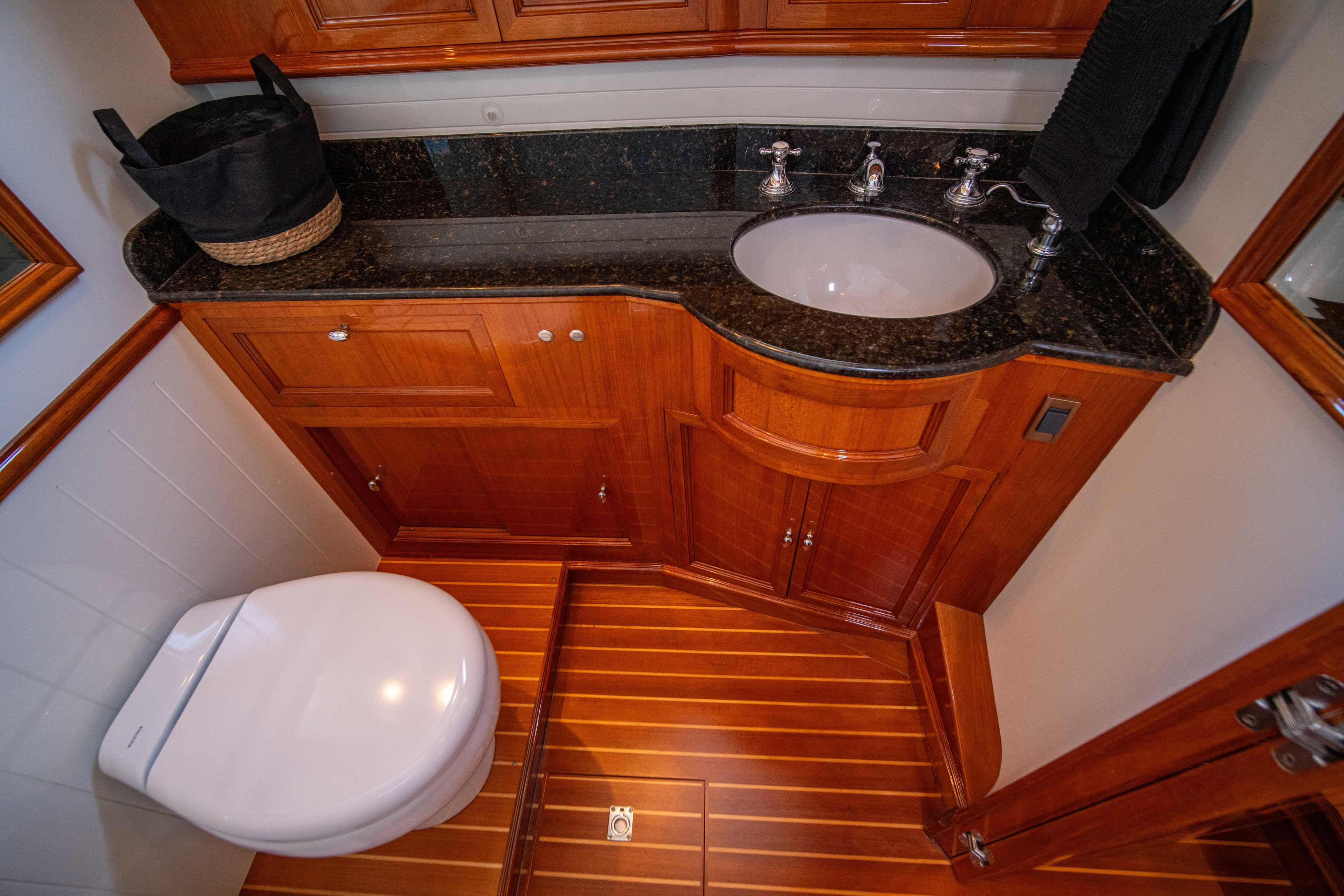 2004 Grand Banks 58 