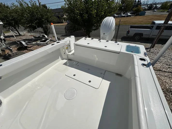  Yacht Photos Pics 2026 Parker 2220 boat deck with clean, spacious layout and modern design.