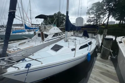 Catalina 270