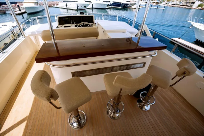 Alegre Yacht Photos Pics Luxurious 2004 Symbol M.S Super 88 Motoryacht deck with bar and seating.