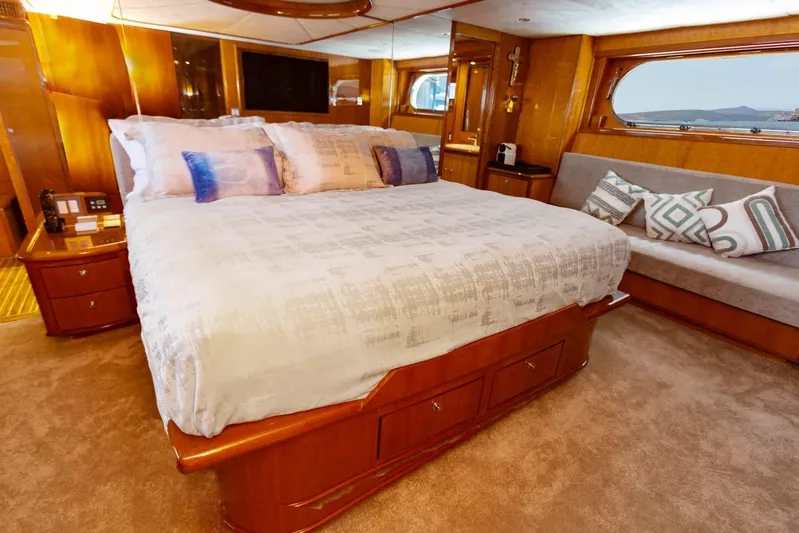 Alegre Yacht Photos Pics Luxurious bedroom interior of 2004 Symbol M.S Super 88 Motoryacht with elegant furnishings.