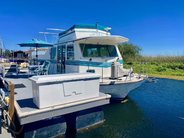 1990 Harbor Master Houseboat