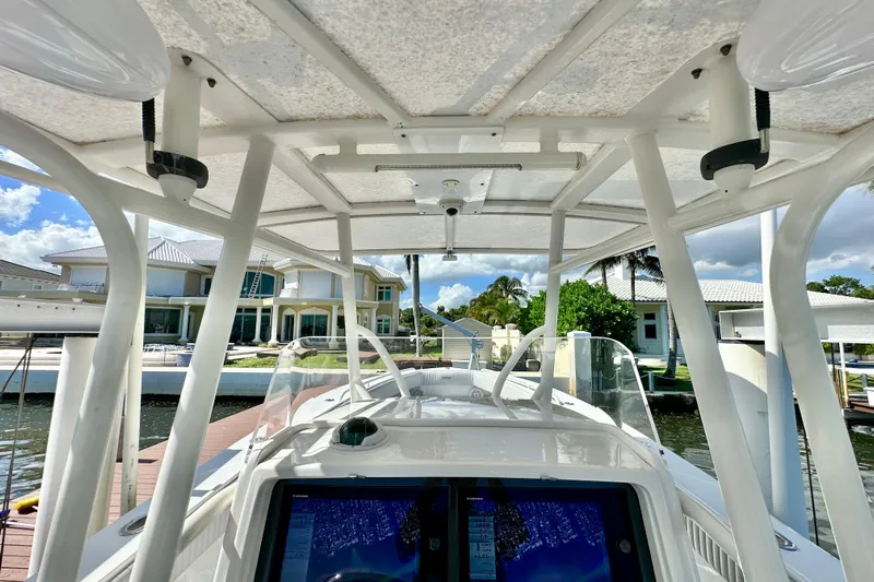  Yacht Photos Pics 2006 Jupiter 31FS boat docked, featuring a spacious helm and modern navigation equipment.