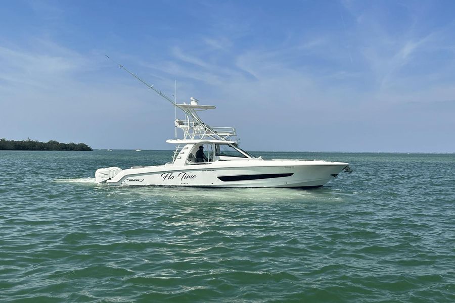 2018 Boston Whaler 420 Outrage