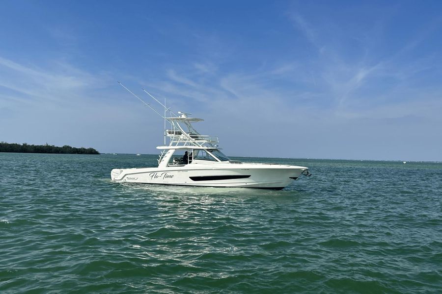 2018 Boston Whaler 420 Outrage