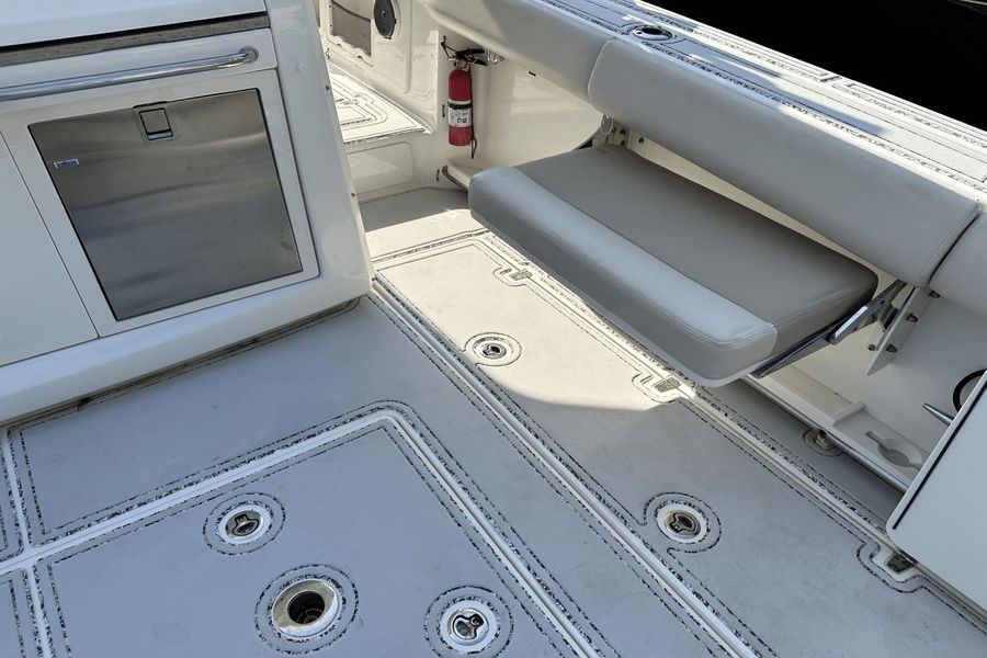 2018 Boston Whaler 420 Outrage