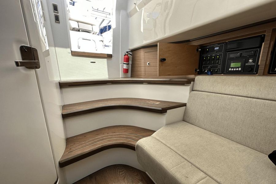 2018 Boston Whaler 420 Outrage