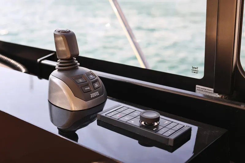 Neo Yacht Photos Pics 