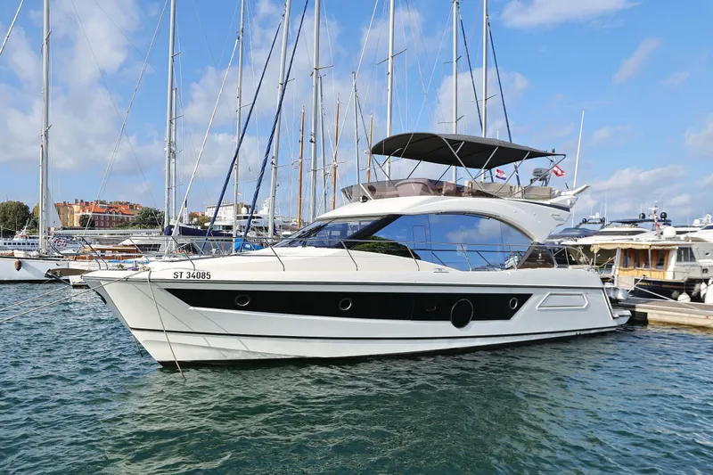 Neo Yacht Photos Pics Beneteau Monte Carlo 52