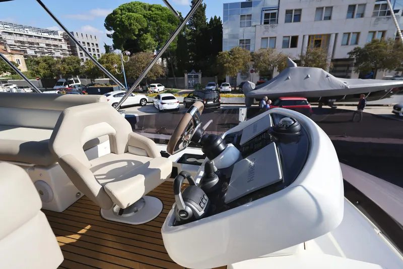 Neo Yacht Photos Pics 