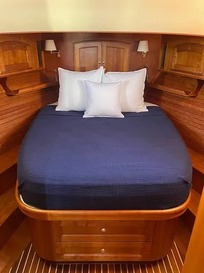 Venturer Yacht Photos Pics 