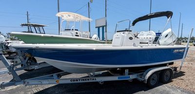 Sea Pro 208 Bay
