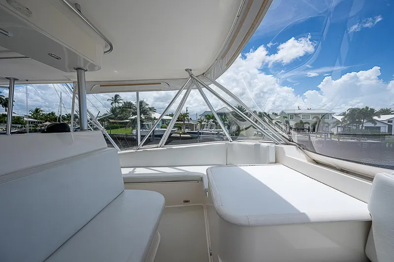 High Lifestyle Yacht Photos Pics Ocean Yacht High Lifestyle - Flybridge Seating